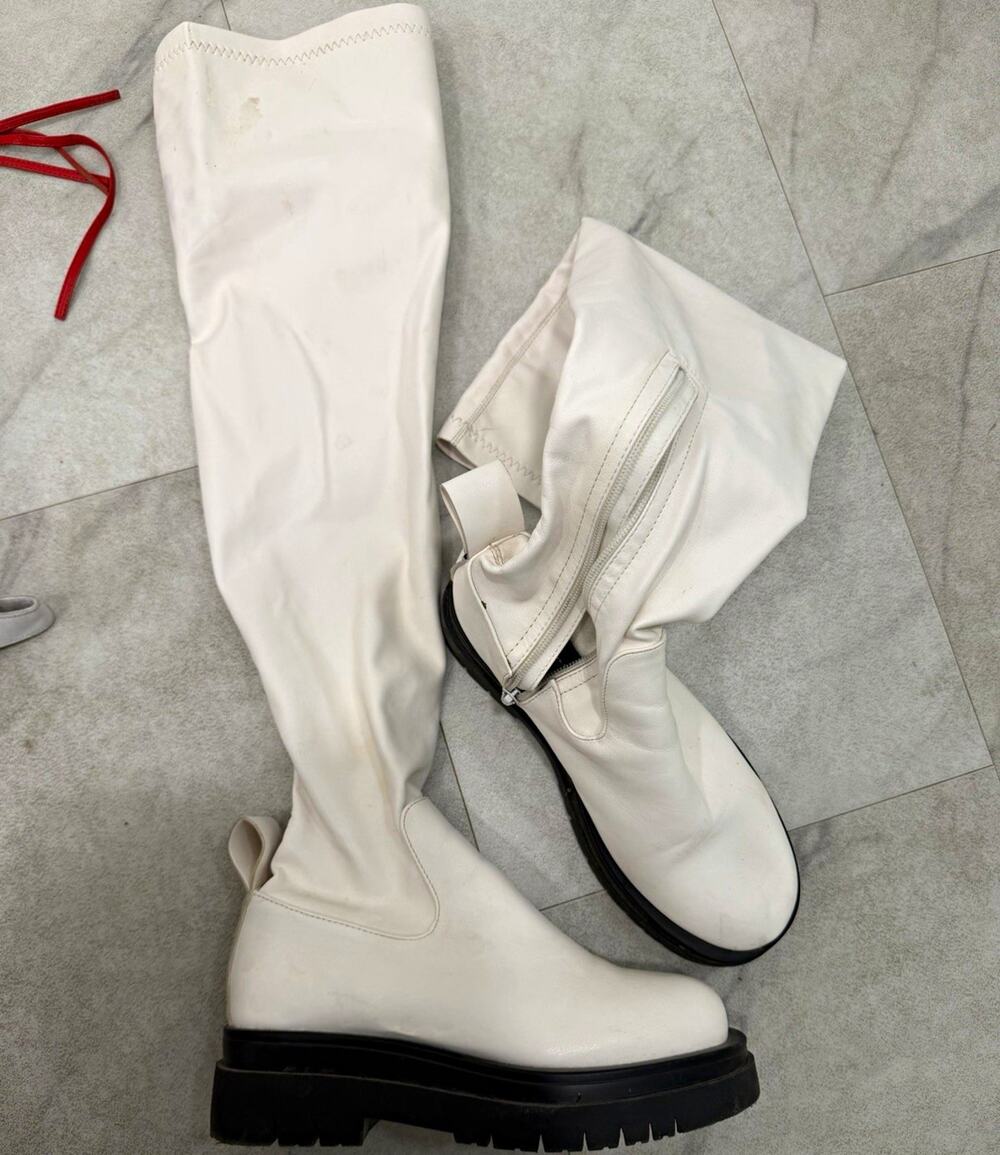 Women’s White Faux Leather Knee High Riding Boots Zip Round Toe Black Lug 8.5